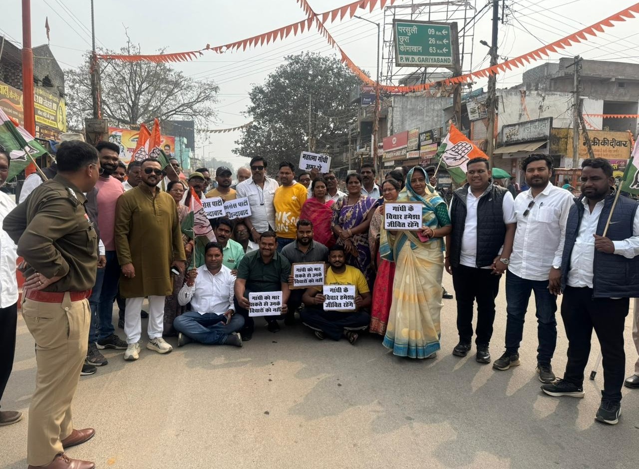 मनरेगा बचाओ संग्राम एवं धान खरीदी तिथि बढ़ाने की मांग को लेकर कांग्रेस का सांकेतिक धरना-प्रदर्शन
