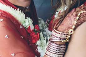 दो सहेलियों ने पुलिस से मांगी मदद,रहना चाहती है पति पत्नी की तरह 