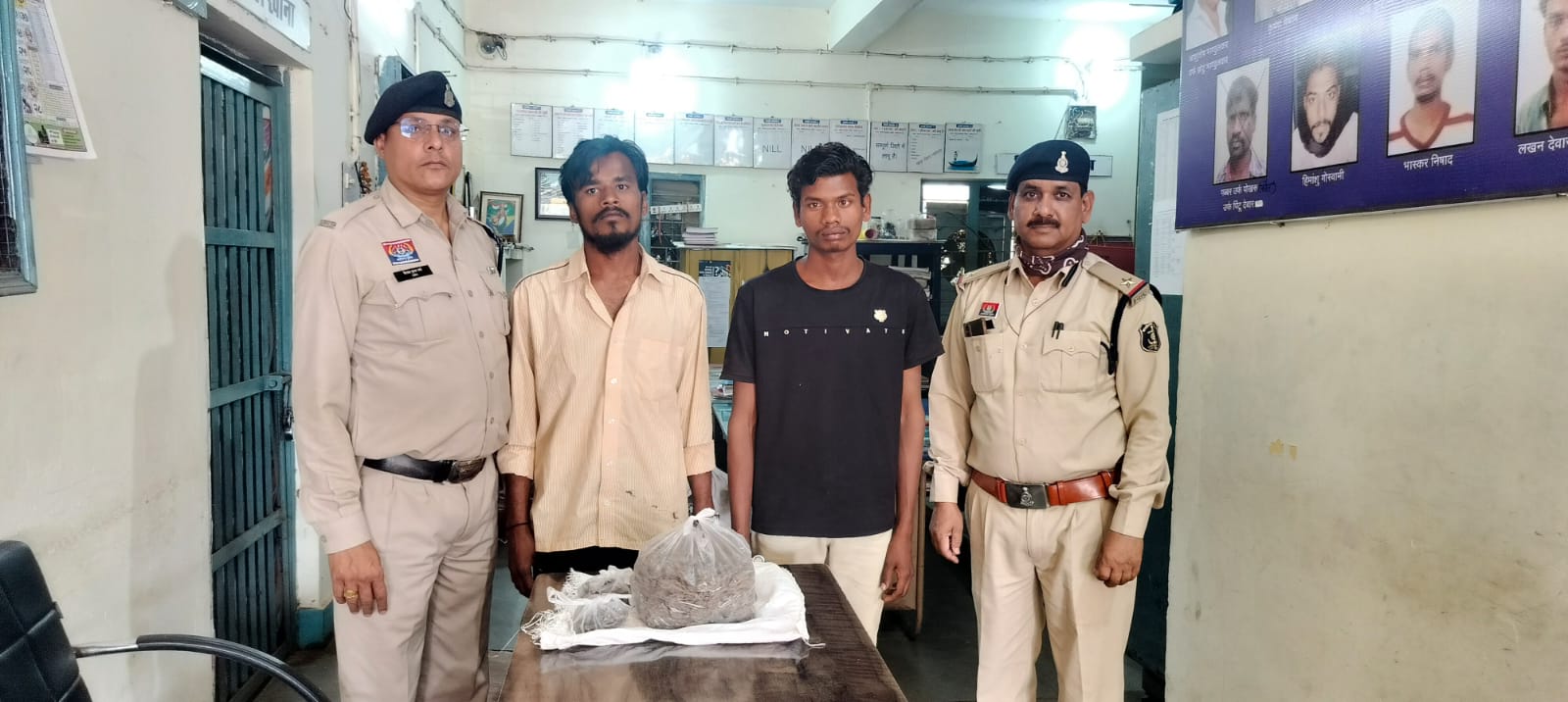 गांजा के साथ 02 आरोपी गिरफ्तार
