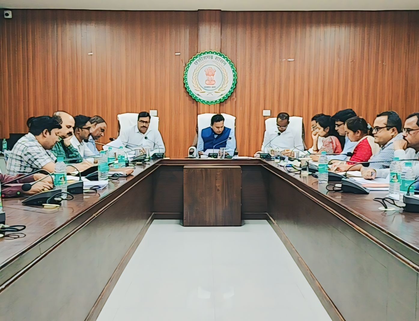 पीएम जनमन योजना अंतर्गत बैगा परिवारों को  लाभान्वित करें  : कलेक्टर