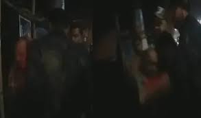 चाय दुकान पर विवाद: पुलिस आरक्षक को एक युवक को थप्पड़ मारना पड़ा भारी,जाने क्या है पूरा मामला 