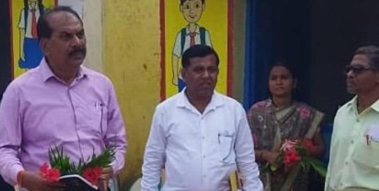 डी.ई.ओ. ने किया पीएमश्री स्कूलों का निरीक्षण, शाला  समय पर नहीं पहुंचने पर तीन शिक्षकों को जारी किया नोटिस