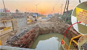 राजधानी में पीडब्ल्यूडी की बड़ी लापरवाही:ओवरब्रिज बनाने के लिए खोदा गड्ढा, गिरकर हुई युवक की मौत