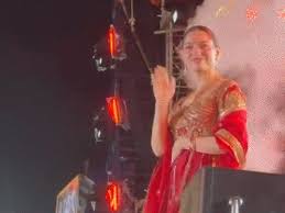 बिलासपुर में तमन्ना भाटिया ने किया डांडिया शो,एक्ट्रेस को देखने लोग छत पर चढ़े