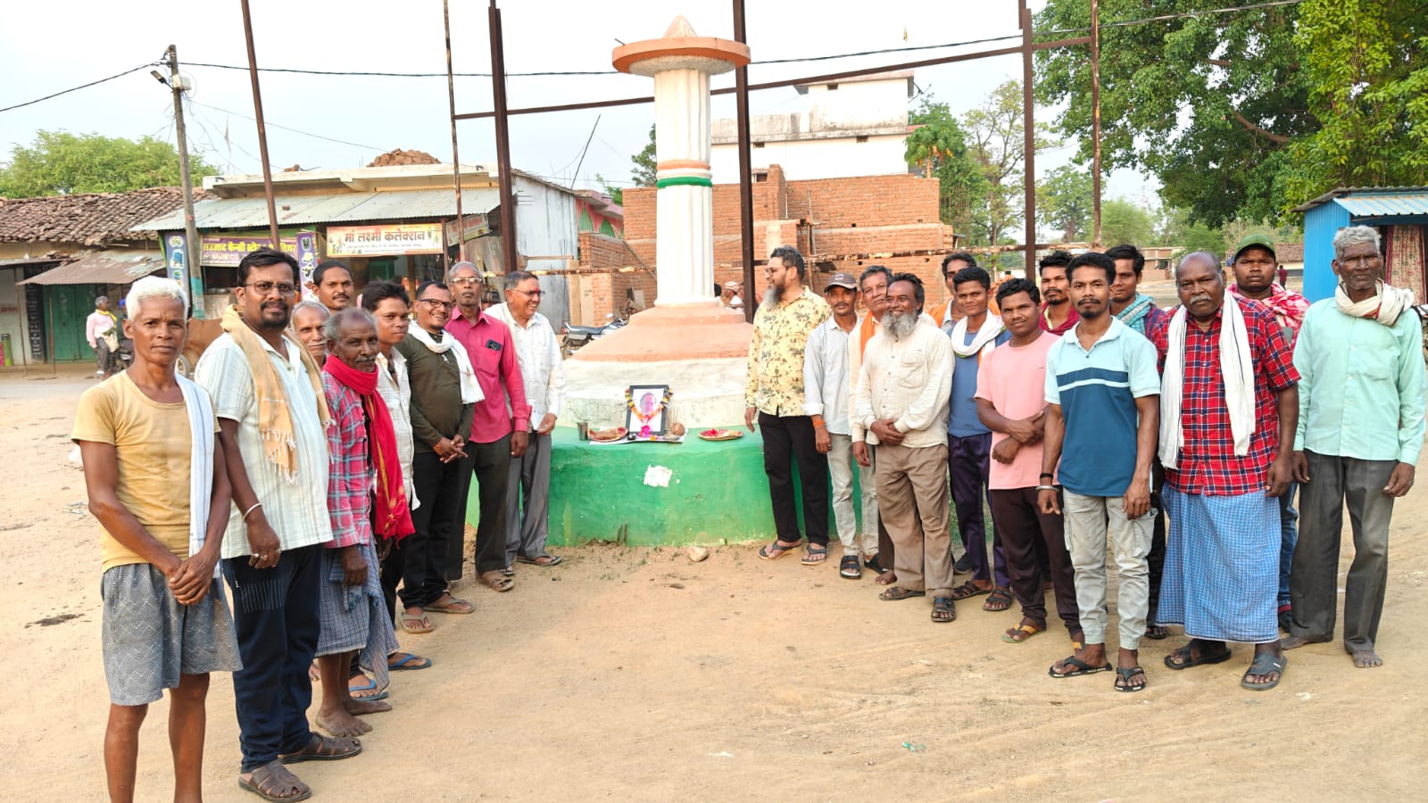 पूर्व प्रधानमंत्री राजीव गांधी को कांग्रेस मंडल रसेला ने दी भावपूर्ण श्रद्धांजलि
