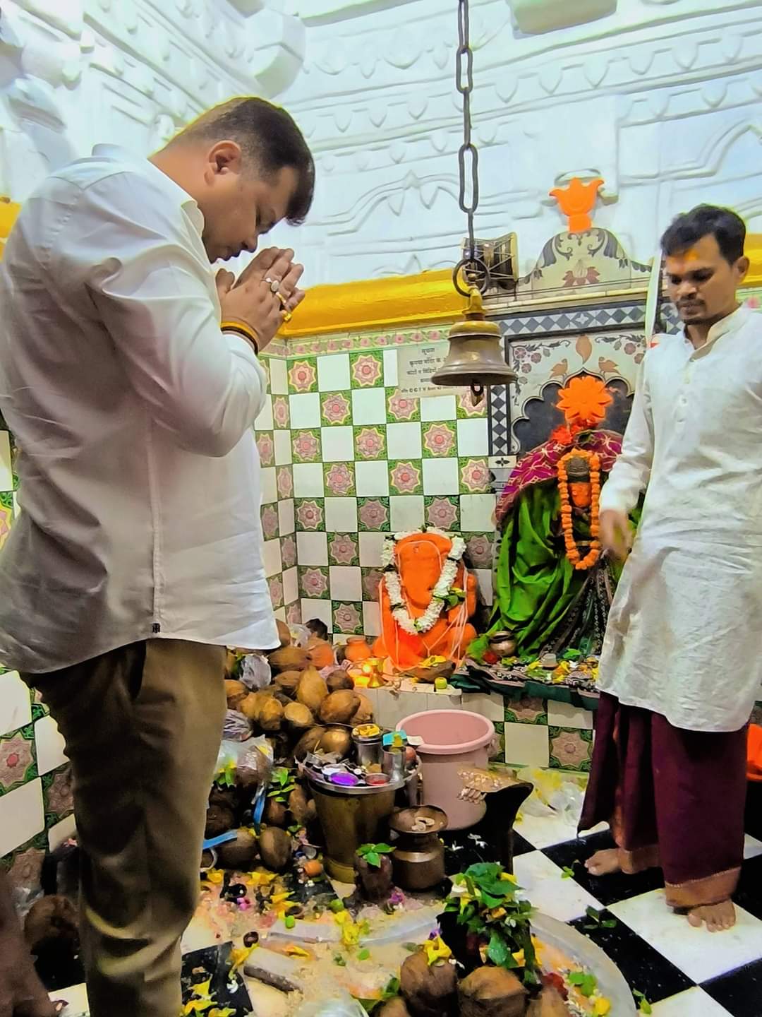 नाग पंचमी पर विधायक संदीप साहू ने सिरपुर में स्थित गंधेश्वर शिव मंदिर में दर्शन कर आशीर्वाद लिया