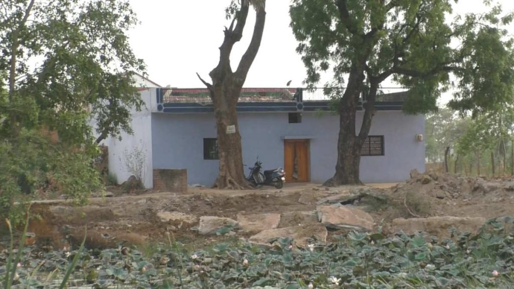 भाजपा सरकार में भी कांग्रेसी नेताओं से खौफ खा रहे अधिकारी, अधूरा छोड़ दिया तालाब से अतिक्रमण हटाने का कार्य, हाईकोर्ट के आदेश का भी नहीं रख रहे मान