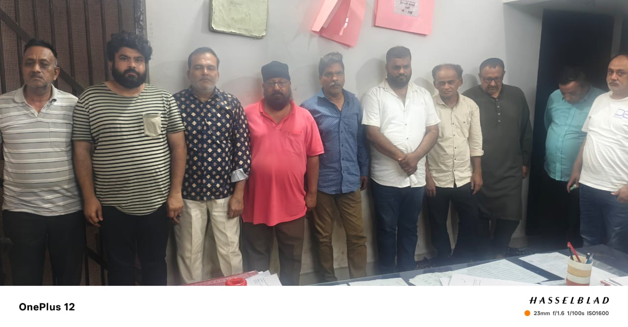 जुआ खेलते आधा दर्जन से अधिक जुआरी गिरफ्तार