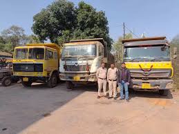 खनिज माफिया पर प्रशासन का शिकंजा, तीन हाईवा जब्त