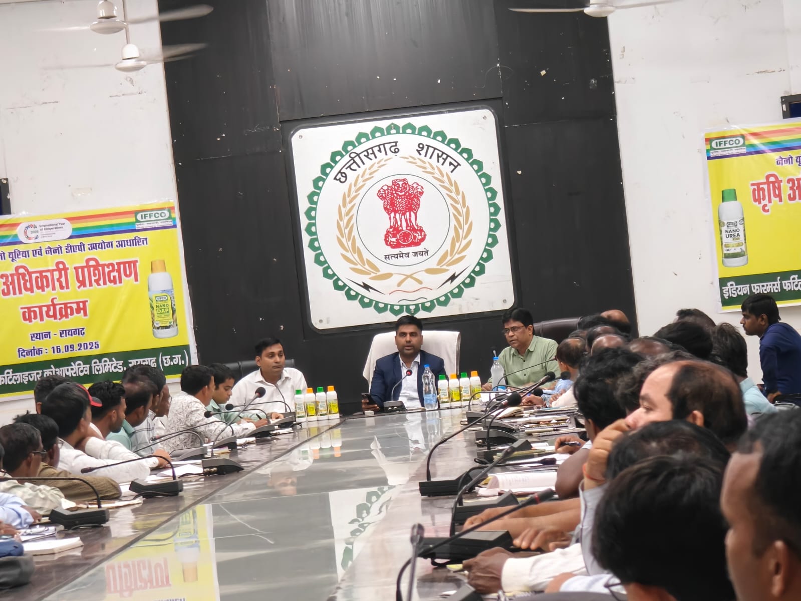 नैनो उर्वरकों और हरी खाद को बढ़ावा देने बनेगी कार्ययोजना-सीईओ जिला पंचायत जितेन्द्र यादव