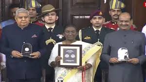 संविधान के अंगीकरण की 75वीं वर्षगांठ, राष्ट्रपति द्रौपदी मुर्मू ने जारी किया ₹75 का सिक्का