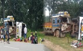 बीजापुर : नेशनल हाइवे 63 पर यात्री बस हादसे का शिकार,कई यात्री घायल