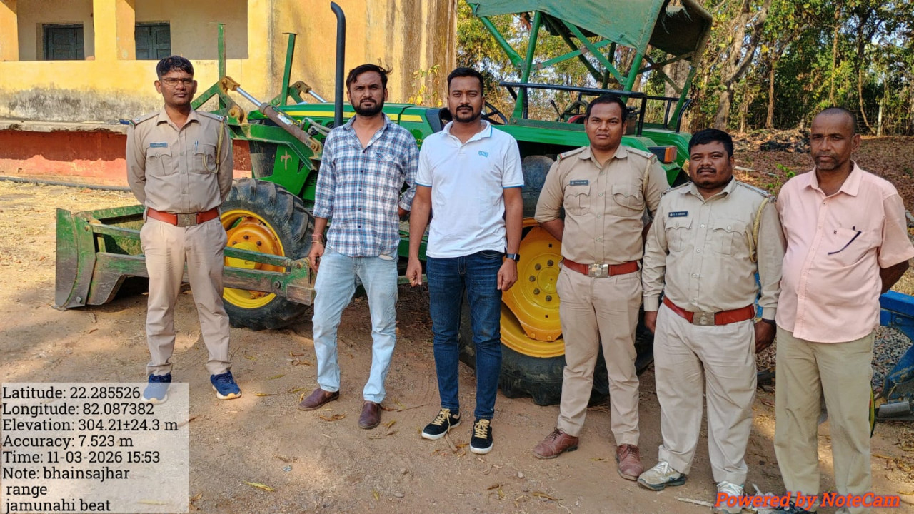 वन विभाग की कार्रवाई : वन भूमि पर अवैध जुताई करते ट्रैक्टर जब्त