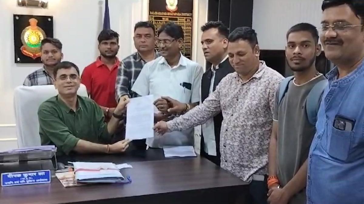 कांग्रेस नेता ने कलेक्टर-एसपी से की भाजपा प्रत्याशी पर कार्रवाई की मांग