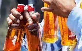 लखौली और आरंग भट्ठी से बिंदास शराब ढो रहे कोचिये , अमला कर रहा अनदेखा