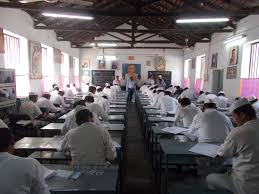 सेंट्रल जेल रायपुर में शिक्षा की नई पहल,सैकड़ों कैदि‍यों व बंदी कर रहे नियमित पढ़ाई