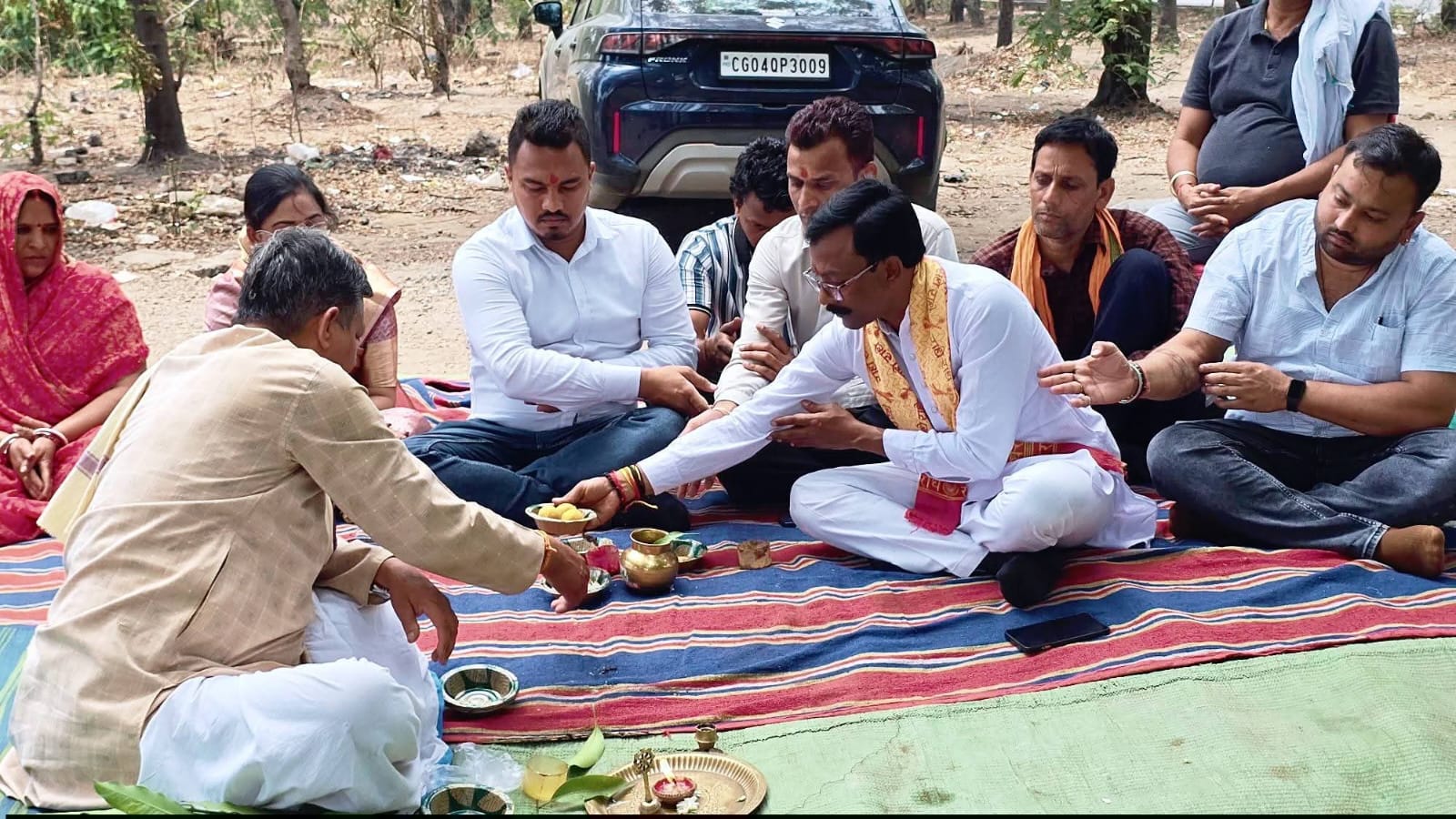 महापौर जीवर्धन चौहान की पहल से पतरापाली में विकास को गति, 12 लाख के सीसी रोड कार्य का शुभारंभ
