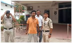 पानी मांगने के बहाने छात्रा से दुष्कर्म,आरोपी गिरफ्तार