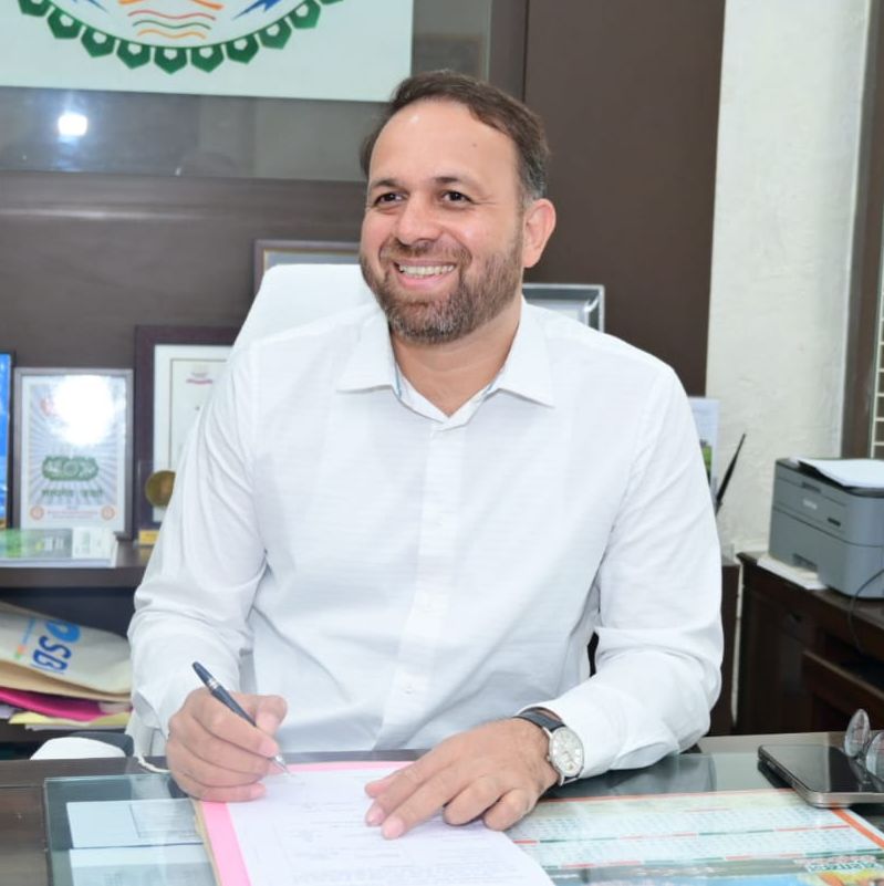 राजनांदगांव जिले के नवपदस्थ कलेक्टर डॉ. सर्वेश्वर नरेन्द्र भुरे ने किया कार्यभार ग्रहण
