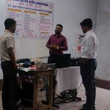 एसडीएम और तहसीलदार पहुंचे लोक सेवा केन्द्र, शिकायत मिलने पर कार्रवाई की दी चेतावनी