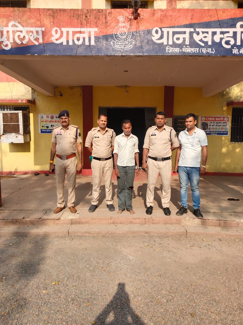  हत्या करने की नियत से अश्लील गाली-गलौज करते हुए चाकू से हमला कर गंभीर चोट पहुचाने वाला आरोपी गिरफ्तार