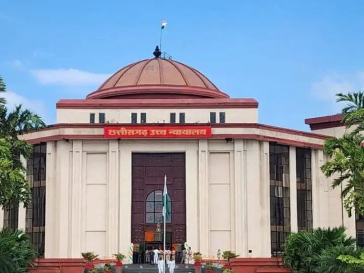 बिल्डर्स और ठेकेदारों ने अवैध तरीके से सेना के जमीन से मुरम निकाले.. कोर्ट ने खनिज विभाग को मामले में पूरी जांच कर रिपोर्ट पेश करने के दिए कड़े निर्देश..