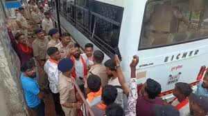 धर्मांतरण को लेकर बवाल : भिलाई के चर्च में बजरंग दल का विरोध