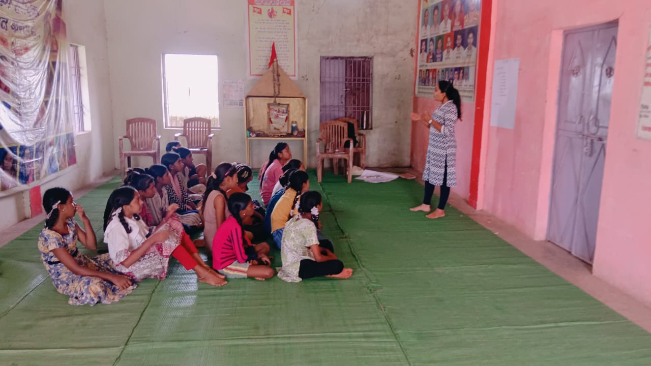 दुर्ग जिले में दो दिवसीय यूथ कैंप का सफल आयोजन: ग्रामीण युवाओं में जागरूकता और व्यक्तित्व विकास पर जोर