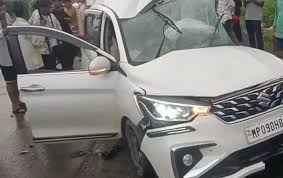 राजनांदगांव में कार और ट्रक के बीच टक्कर,हादसे में 6 युवकों की मौत, 1 घायल
