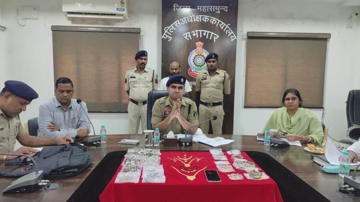 छत्तीसगढ़ में सीरियल चोर गिरफ्तार, सोने-चांदी के जेवर समेत लाखों का माल बरामद