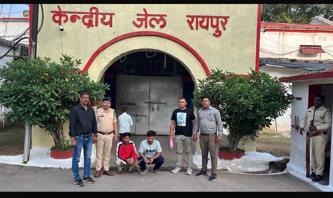 आत्महत्या के दुष्प्रेरण के मामले में फरार 02 आरोपी गिरफ्तार