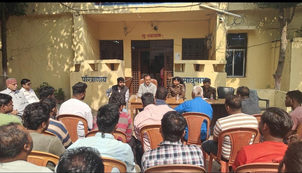 एस डी एम अमित गुप्ता की उपस्थिति में सिटी कोतवाली बलौदाबाजार पुलिस ने ढाबा संचालकों की ली गई बैठक