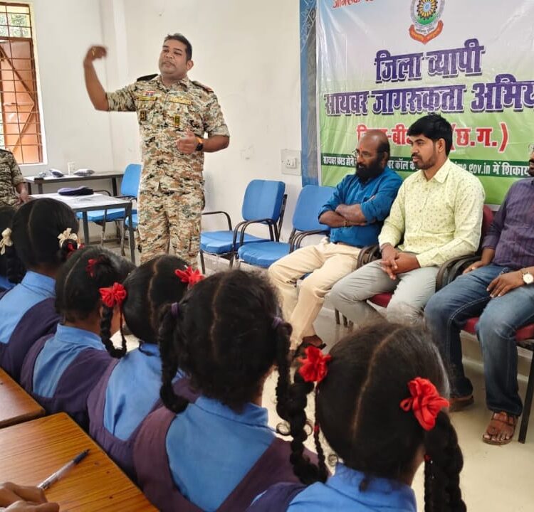 महिलाओं एवं बच्चों के विरुद्ध अपराधों की रोकथाम हेतु स्कूलों और कॉलेजों में विशेष जागरूकता सत्र आयोजित