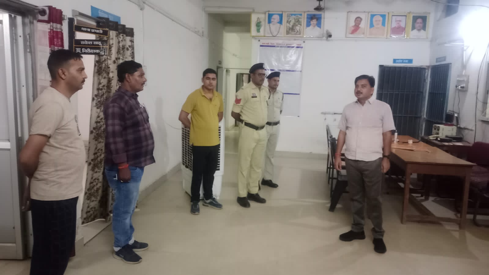 पुलिस उप महानिरीक्षक (DIG)  रामकृष्ण साहू (IPS) ने रात्रि में थाना दाढ़ी का औचक निरीक्षण कर लिया जायजा