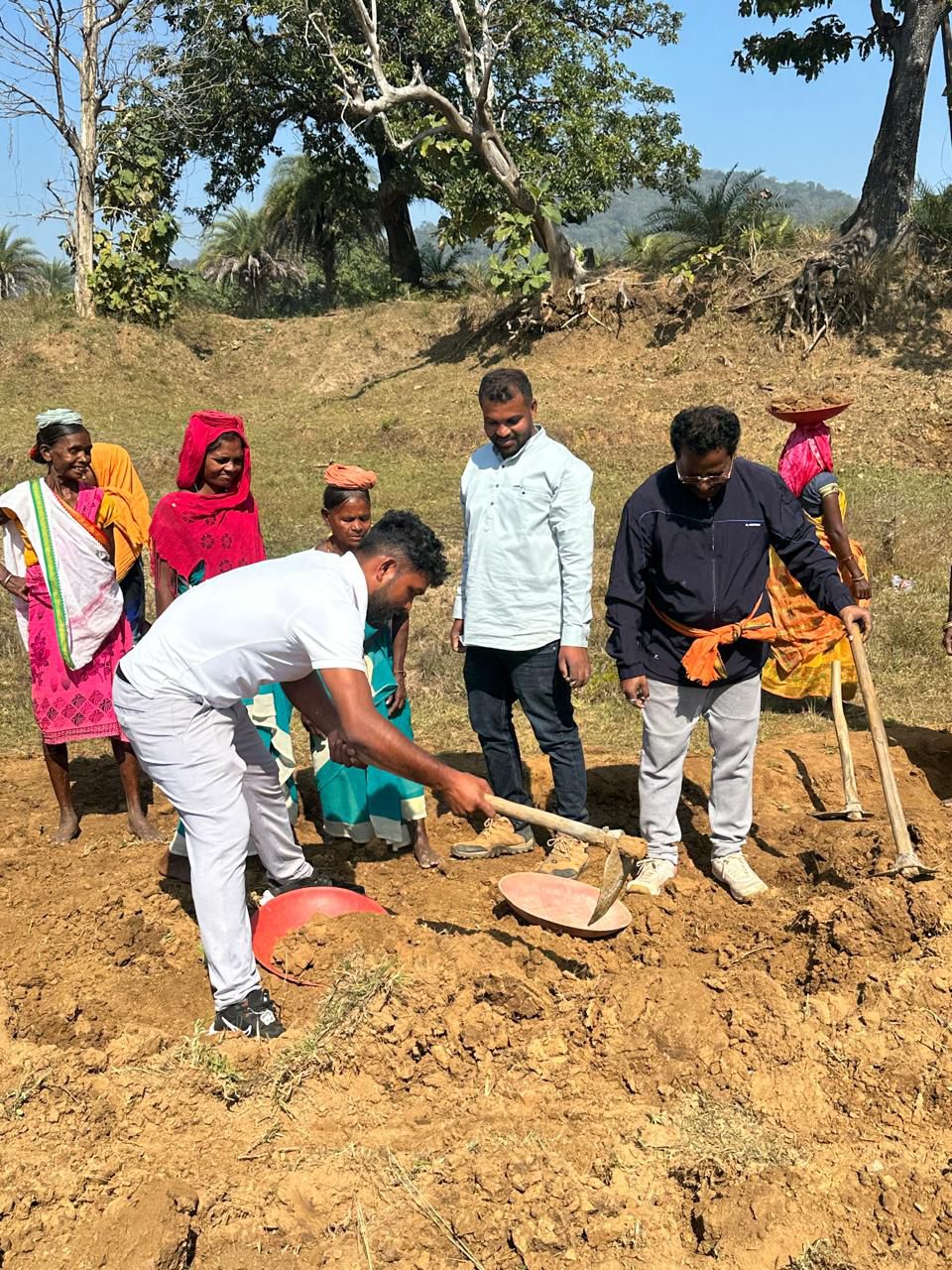 जल संरक्षण के लिए श्रमदान जरूरी, ग्राम चंदेनार में विधायक की अभिनव पहल