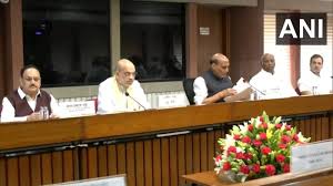 सर्वदलीय बैठक में रक्षा मंत्री राजनाथ सिंह का बड़ा बयान, बोले -अभी जारी है ऑपरेशन सिंदूर 