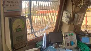 दुर्ग में राजधानी एक्सप्रेस पर पथराव, इंजन का शीशा क्रैक