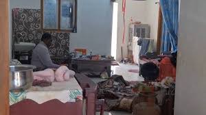 3 अज्ञात नकाबपोश बदमाशों ने देर रात घर में घुसकर परिवार को बंधक बनाकर लूटे मोबाइल और जेवरात…