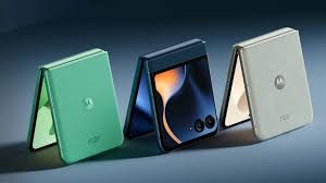 मोटोरोला जल्द ही अपना नेक्स्ट-जेन Razr 70 फोल्डेबल फोन लॉन्च करने की तैयारी में,मिलेंगे ये फीचर्स 