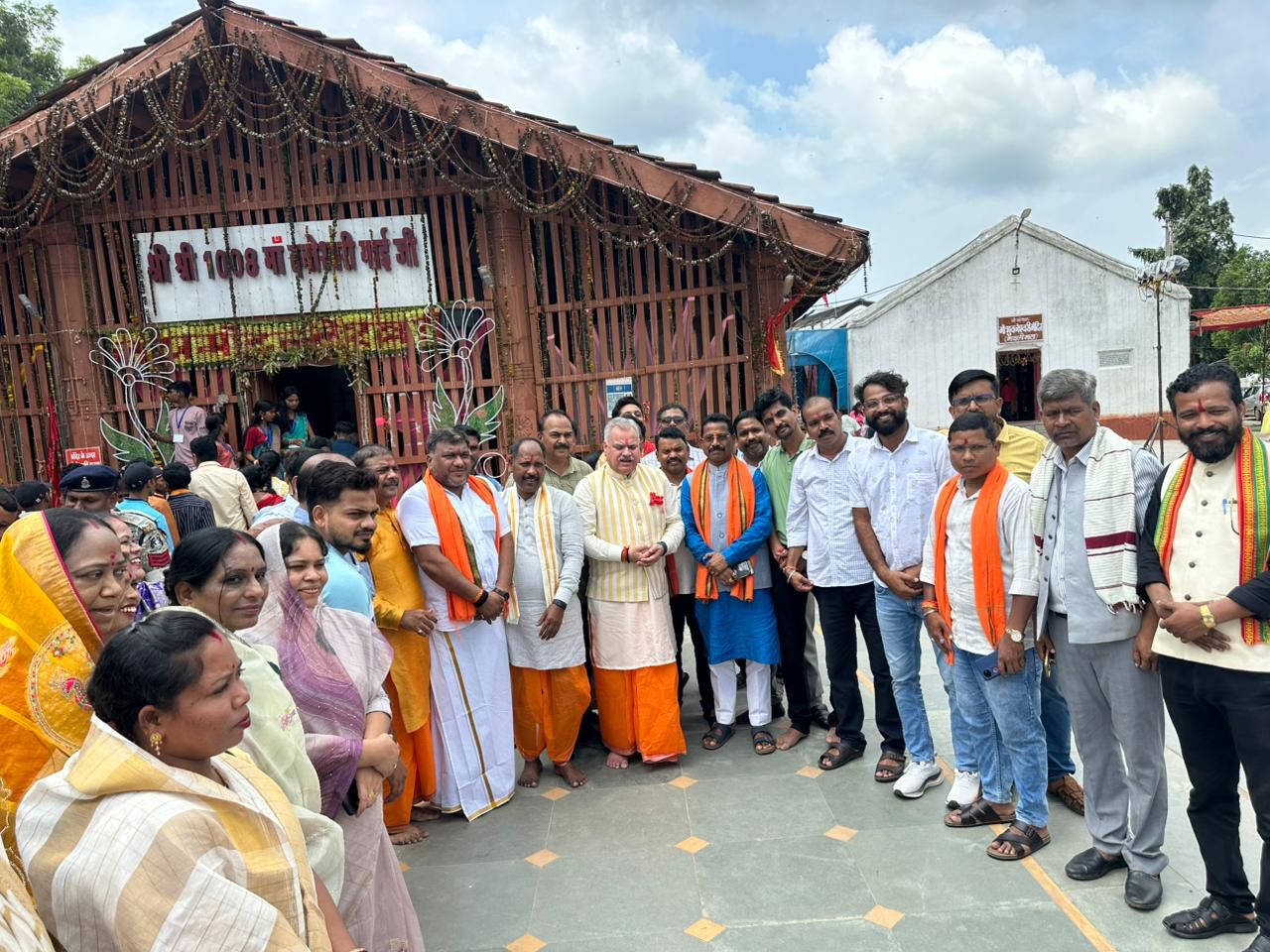 क्षेत्रीय संगठन महामंत्री अजय जामवाल ने किये माँ दंतेश्वरी के दर्शन