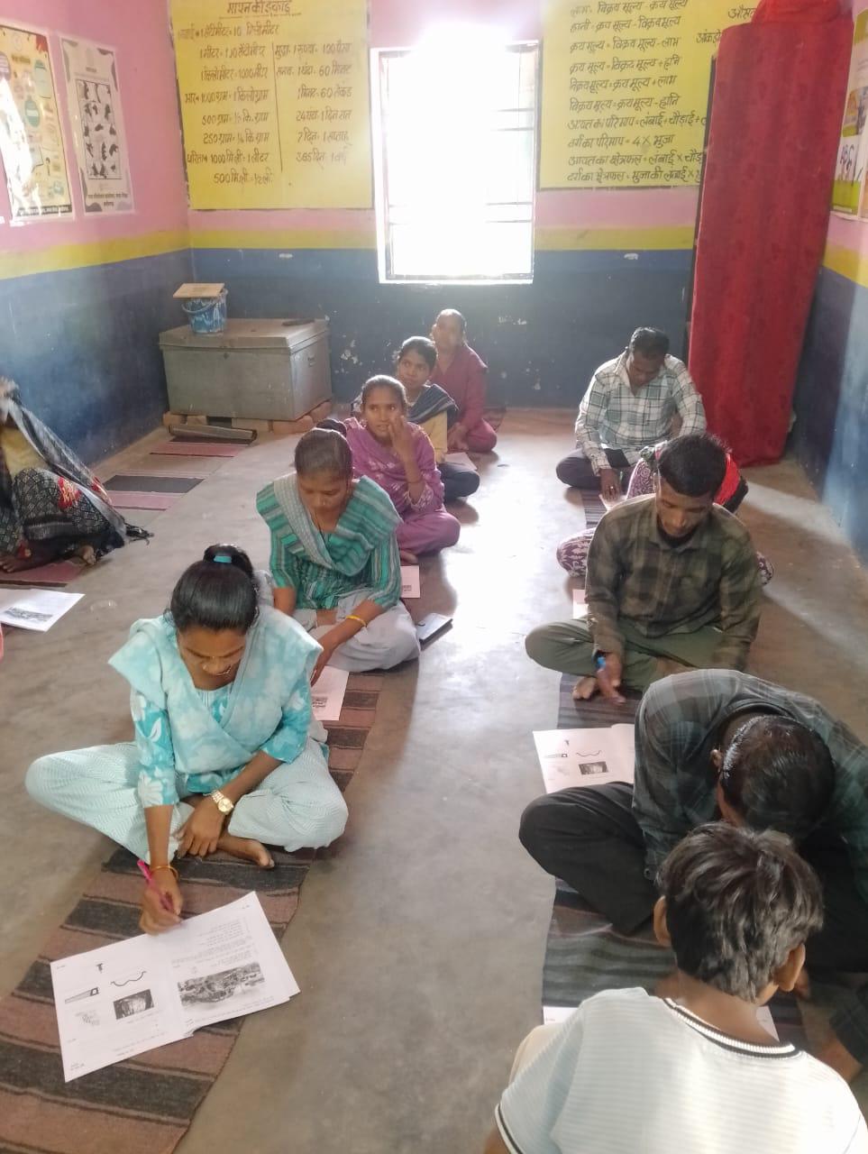 गरियाबंद में नवजीवन की ओर कदम: उल्लास नव भारत साक्षरता कार्यक्रम की महापरीक्षा में शामिल हुए 22 आत्मसमर्पित नक्सली