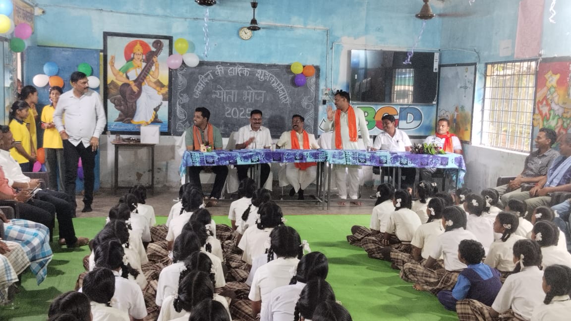 कस्तूरबा गांधी आवासीय विद्यालय कुआकोंडा में न्योता भोज का आयोजन, विधायक हुए शामिल