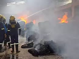 दुर्ग  :नारायण राइस मिल में लगी आग,मजदूरों में मचा हड़कंप