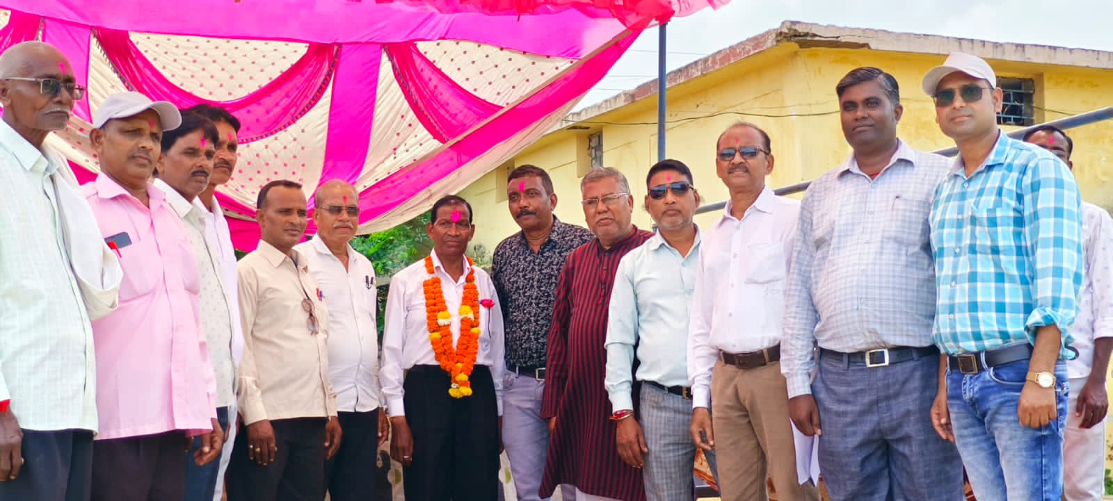 निरक्षरों को साक्षर बनाने वाले एचएम ढाल सिंह को दी बिदाई