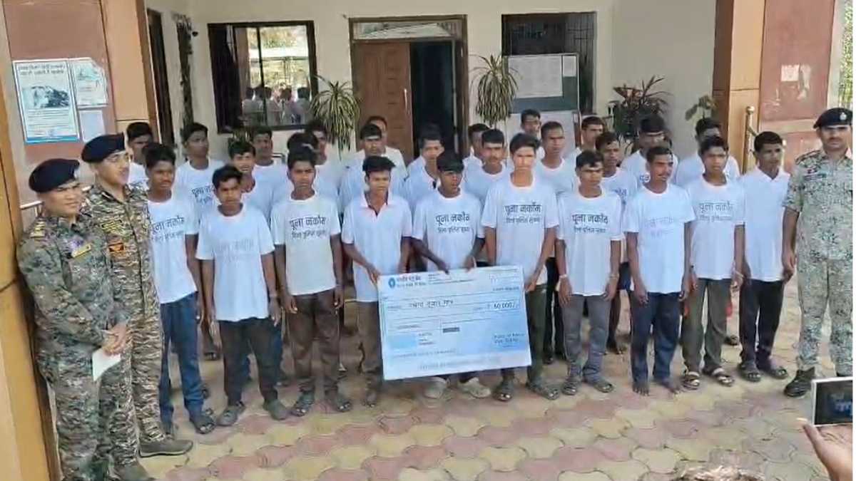 सुकमा में 29 माओवादियों ने किया सरेंडर, दो लाख का इनामी भी शामिल