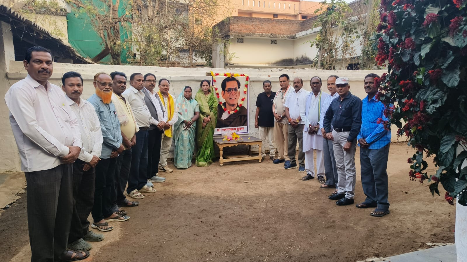 पंडित श्यामा चरण शुक्ला की पुण्यतिथि पर कांग्रेसजनों ने दी श्रद्धांजलि