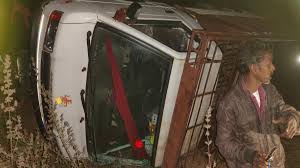 देर रात कोरबा में पिकअप वाहन पलटने से मासूम की मौत, 25 घायल