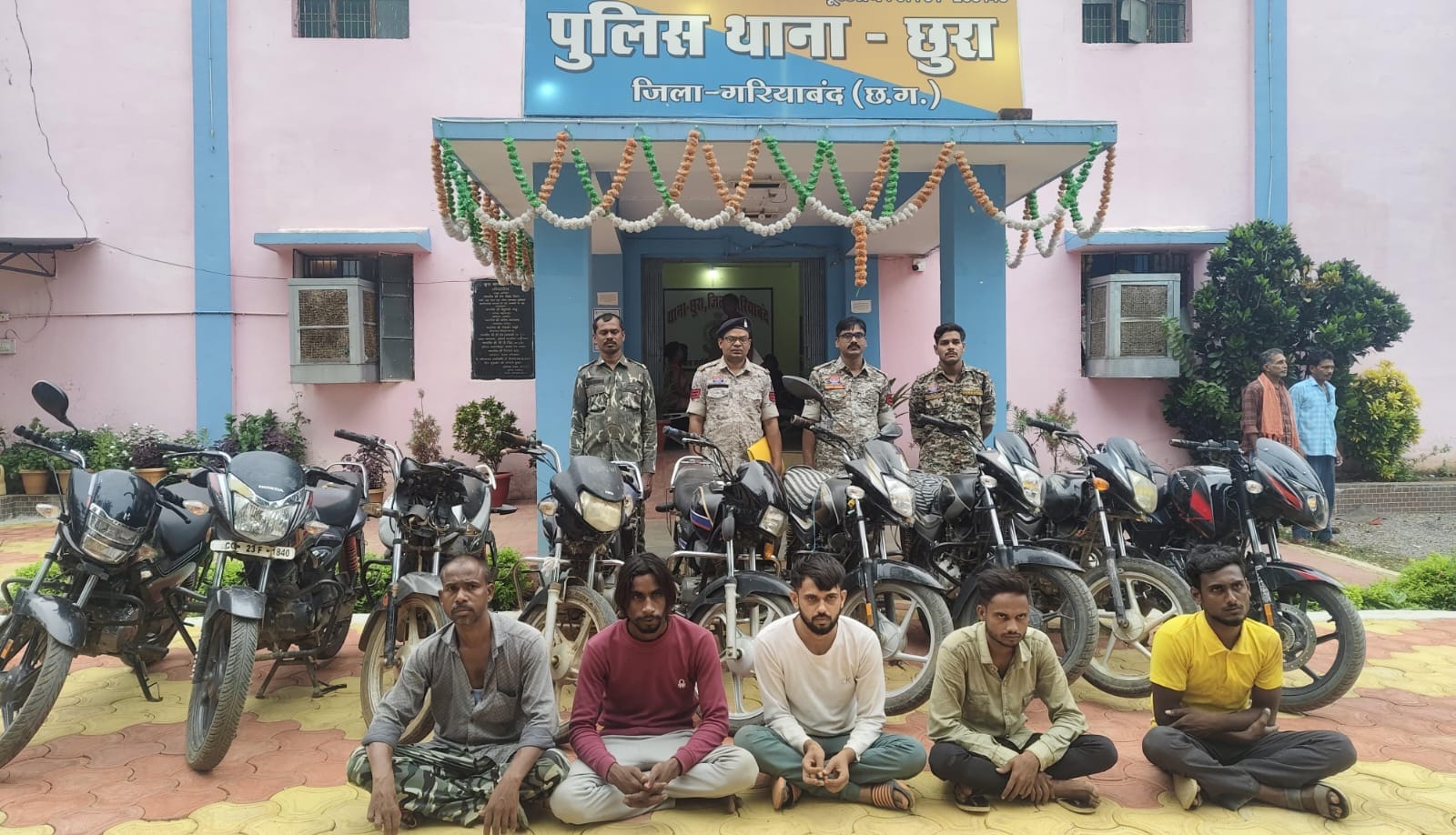 छुरा पुलिस की बड़ी कार्यवाही : मोटर सायकल चोरी के 05 आरोपी को गिरफ्तार कर भेजा गया जेल