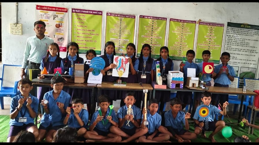 मोखला स्कूल में हुआ शिक्षा सप्ताह का आयोजन