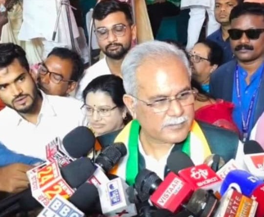 छत्तीसगढ़ में EOW और एसीबी की रेड पर राजनीति, भूपेश बघेल का बीजेपी सरकार पर हमला